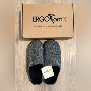 Ergobaby ERGOfoot Orthotic Slippers Women’s Size 11, Men’s Size 10.